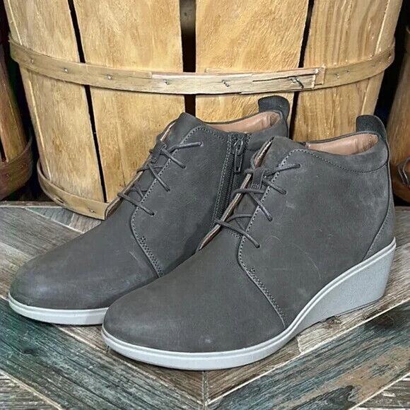 Clarks Unstructured Un Tallara Eva Taupe Nubuck Ankle Booties Boots Women Size 8 - Picture 3 of 12